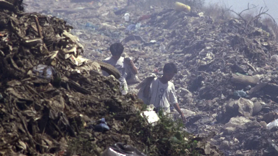 living by garbage in manila